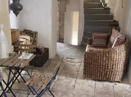 Maison Anila, hotel v destinaci Barjac