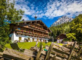 Erbhof Hinterrain, farm stay in Leogang