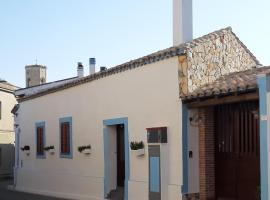 Domus Petrarca Guesthouse, hotel con estacionamiento en Serramanna