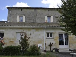 Chambres d'Hotes La Mouline, отель в городе Ludon-Médoc