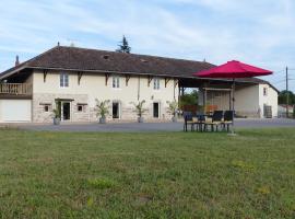 Gites Domaine de la Rochere, cottage in Domsure