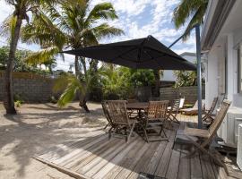 Villa La Cabane - 3 étoiles - à 2 mins de la plage - Saint-Gilles, hotelli Saint-Gilles-les Bainsissa