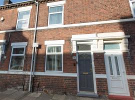 Townhouse @ Newlands Street Stoke, guest house in Etruria