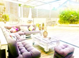 4 bedrooms house with enclosed garden and wifi at Rivas Vaciamadrid – hotel w mieście Rivas-Vaciamadrid