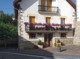 Casa rural Lucuj, country house in Jaurrieta