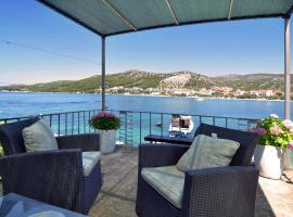 Apartment on the beach, Zoranka, hotel in Seget Vranjica