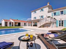 Stone Villa Milic with private pool in Barat, Istria, хотел с паркинг в Barat
