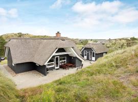 8 person holiday home in Henne, hotel i Henne Strand