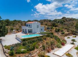 Villa di Lusso Agave con Piscina Privata Riscaldata e Jacuzzi, hotel in Litsárdha