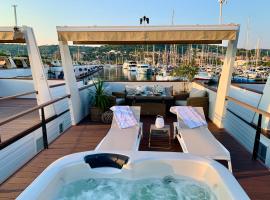 Sirena Floating House Portorož, hotel sa Portorož