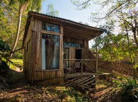 Chalé Envidraçado no Itaimbezinho, hotel in Praia Grande
