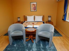 Guest house Mali homtel, hotel in Subotica