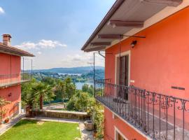 Awesome Apartment In Carcegna Di Miasino No With 2 Bedrooms, Wifi And Outdoor Swimming Pool, hotel di Pettenasco