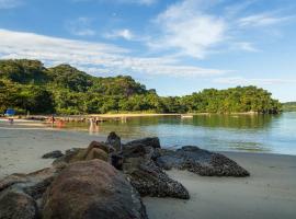 Residencial Atlântico Sul, hotel amb aparcament a Parati