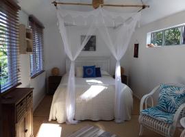 Bali Haven, cabin in Coromandel Town