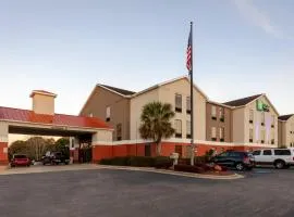 Holiday Inn Express & Suites Milton East I-10, an IHG Hotel