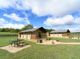 Carr's Hill Luxury Safari Tents, farm stay in Denny