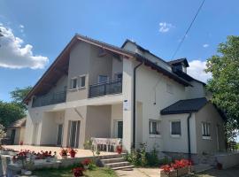 Monostor Panzió，位于科马罗姆的住宿加早餐旅馆