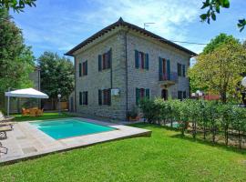 Villa Primula by PosarelliVillas, hôtel avec piscine à Cortone