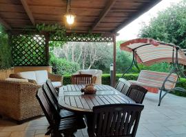 Villetta a pochi passi dal mare, holiday home in Santa Cesarea Terme