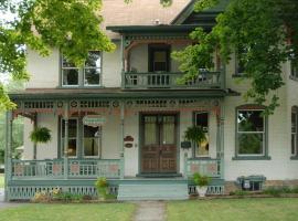 Victorian Loft Bed and Breakfast, bed and breakfast en Clearfield