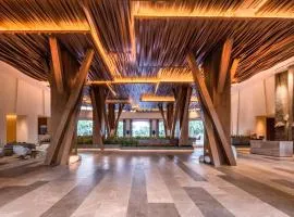 Holiday Inn Resort Sanya Bay by IHG