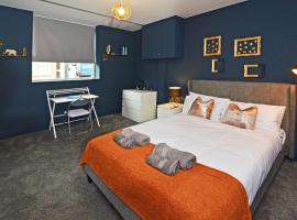 Townhouse PLUS @ London Road Stoke, guest house di Stoke on Trent