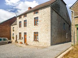 Plush Holiday Home in Matagne La Petite with Private Garden, holiday home in Matagne-la-Petite