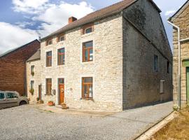 Plush Holiday Home in Matagne La Petite with Private Garden, Ferienhaus in Matagne-la-Petite