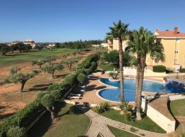Apartamento con encanto en Campo de Golf: San Jorge'de bir otoparklı otel