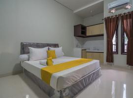 Aziz Guest House Syariah RedPartner, hotel in Sukabumi