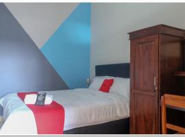 RedDoorz near Penimbangan Beach Singaraja, hotel v destinaci Singaraja