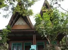 Laster Jony's, guest house in Tuktuk Siadong
