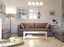 Modern and independent apartment 83 m2, with garden, 5min to the beach and the city center