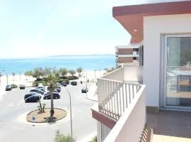 Beautiful loft, huge sunny terrace, view over the beach and sea