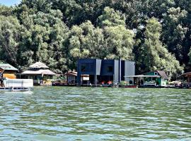 Monte Cristo villa on water, koča v mestu Čukarica