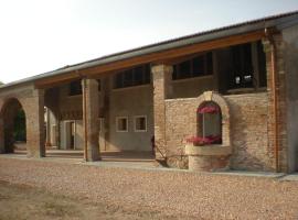 Agriturismo Al Casale: Lonigo'da bir çiftlik evi