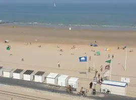 Apartment Raversijde with Seaview