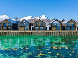 Risøyhamn Sjøhus AS – hotel w pobliżu miejsca Coastal Route Terminal Risøyhamn w mieście Risøyhamn