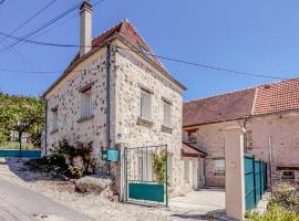 Gîte Leomie - Maison en pierre au pied des vignes - Monthurel, cheap hotel in Monthurel