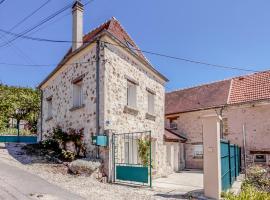 Gîte Leomie - Maison en pierre au pied des vignes - Monthurel, hotel con estacionamiento en Monthurel