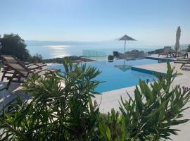 Villa Salina Luxury Pool Villa, готель біля визначного місця Пляж Лаларія, у місті Kechria