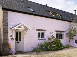 Finest Retreats - Berry Cottage - 4 Bedroom, Pet-Friendly Cottage Sleeping 8, loma-asunto kohteessa Eglwyswrw
