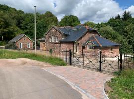 Pumping Station Holidays, hotel in Cinderford