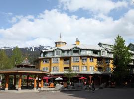Town Plaza Suites, hotell i Whistler