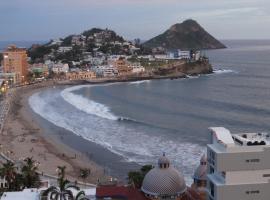 Suite Chiametlan Cerro de la Neveria MZ, hotel cerca de Faro de Mazatlán, Mazatlán