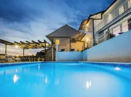 Holiday home Leko with outdoor pool and hot tub , can fit 22 people