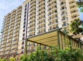 Condo w/ Balcony Near Mactan International Airport, hotel v destinácii Mactan