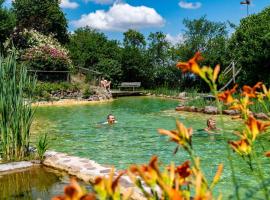 Viesnīca Landhotel Gut Wildberg mit Badeteich und großem Garten Meisenē