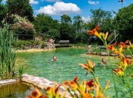 Landhotel Gut Wildberg mit Badeteich und großem Garten